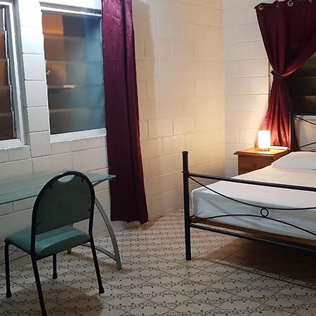 Asylum Cairns Share House Hostel Bagian luar foto